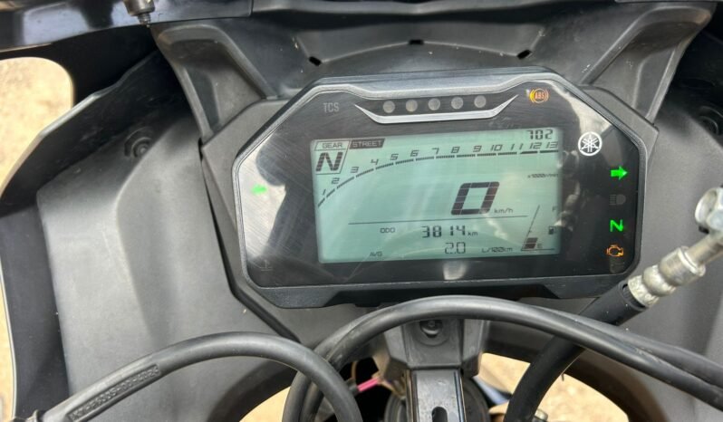 
								YAMAHA R15 V4 full									