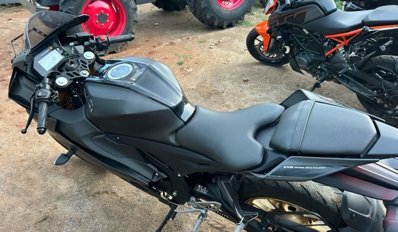 
								YAMAHA R15 V4 full									