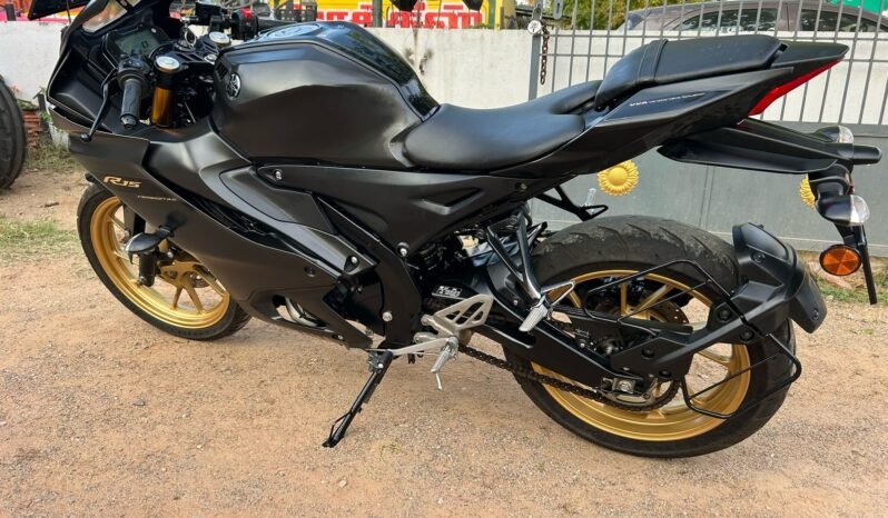 
								YAMAHA R15 V4 full									